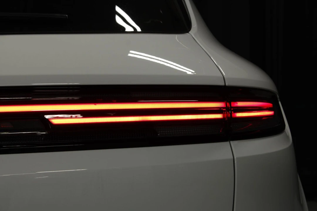2026 Porsche 9Y0/9Y3 Cayenne - Image 22 of 31