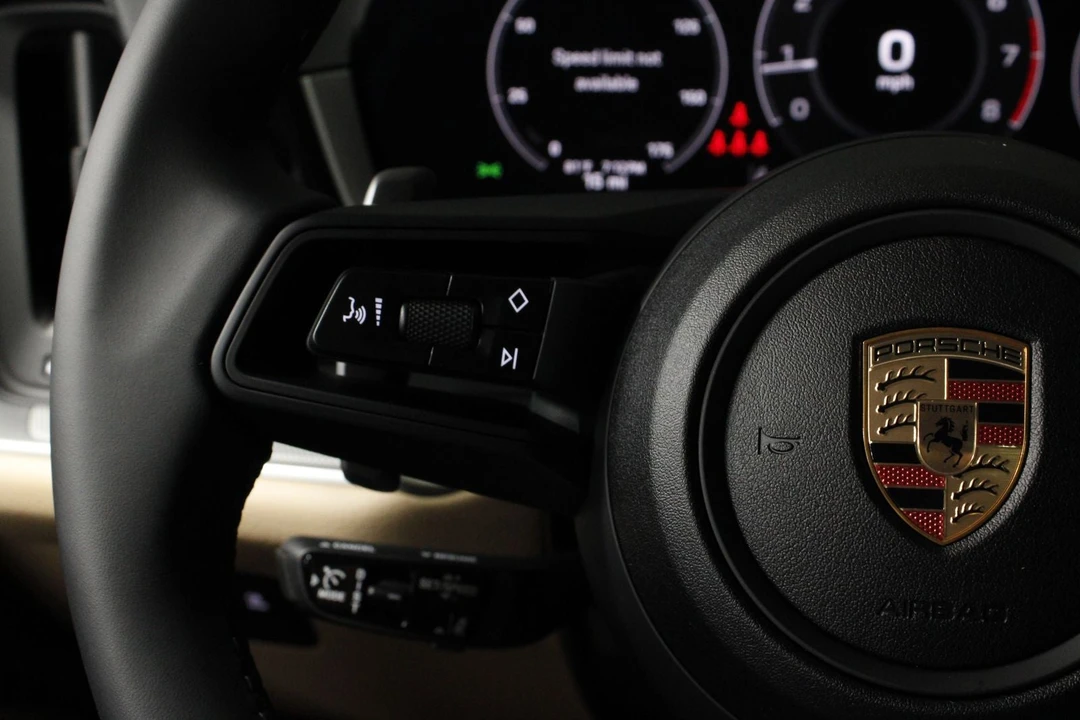2026 Porsche 9Y0/9Y3 Cayenne - Image 25 of 31