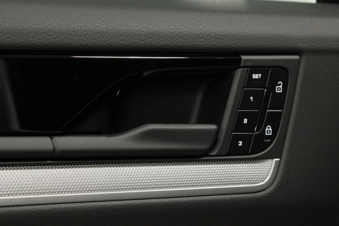 2026 Porsche 9Y0/9Y3 Cayenne - Image 27 of 31