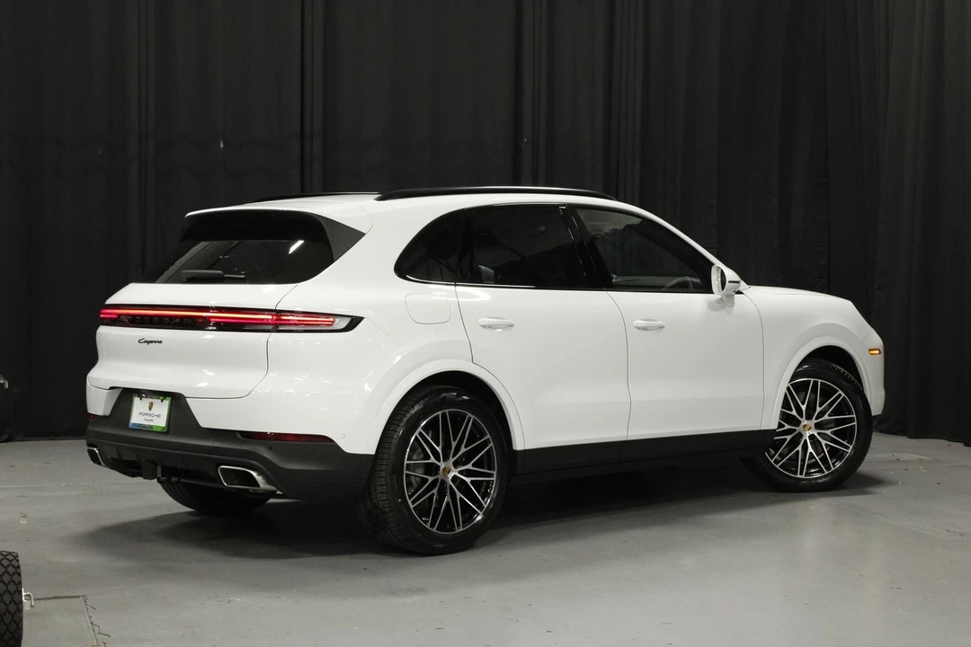 2026 Porsche 9Y0/9Y3 Cayenne - Image 5 of 31