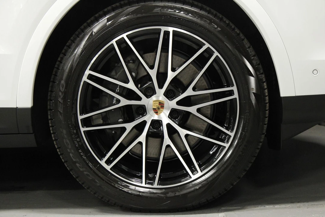 2026 Porsche 9Y0/9Y3 Cayenne - Image 9 of 31