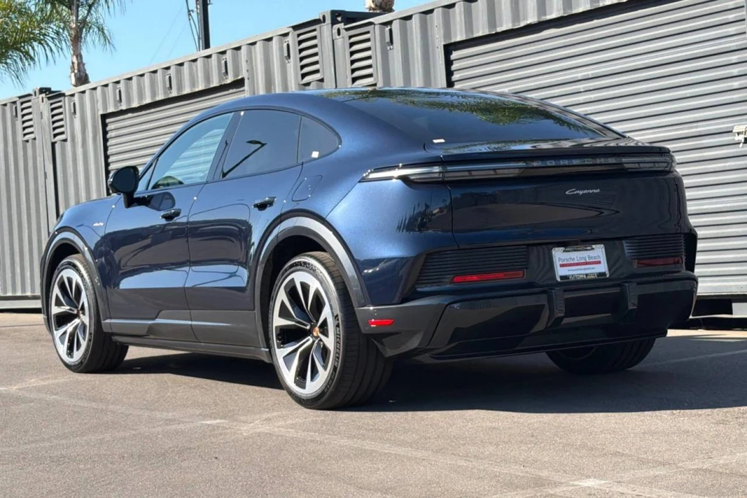 2026 Porsche 9Y0/9Y3 Cayenne Coupe - Image 3 of 4