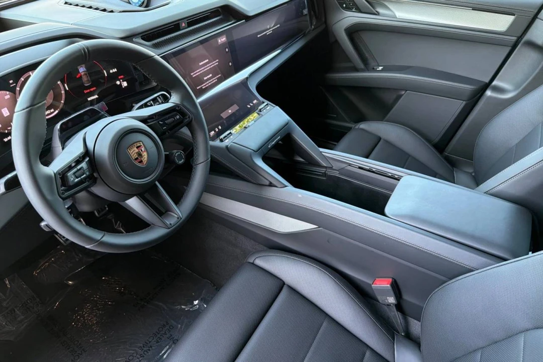 2026 Porsche 9Y0/9Y3 Cayenne Coupe - Image 4 of 4