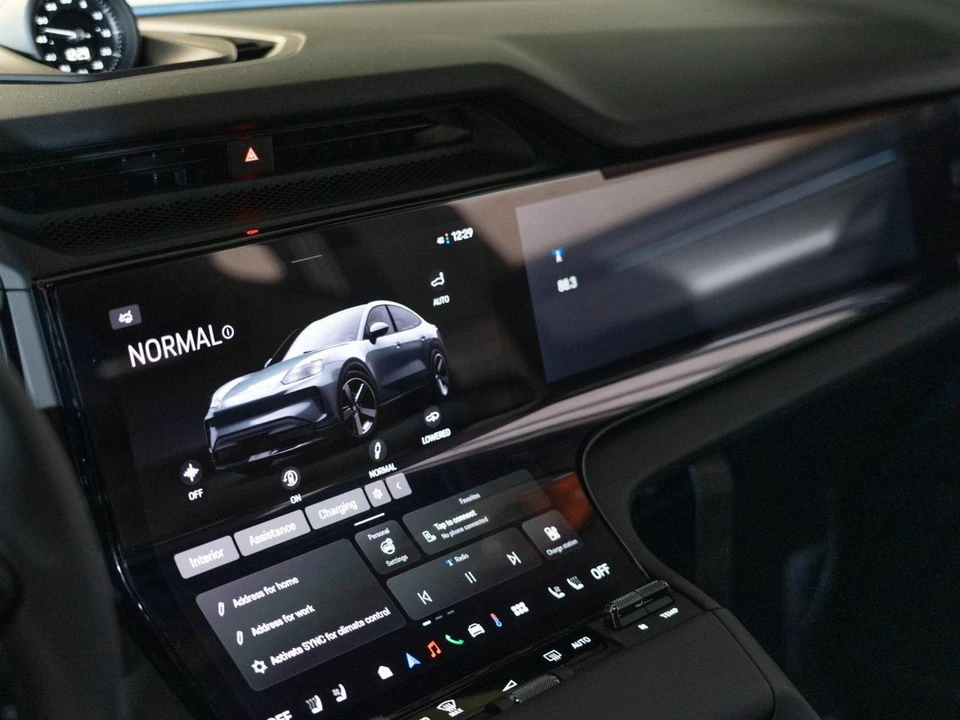 2026 Porsche 9Y0/9Y3 Cayenne Coupe - Image 17 of 23