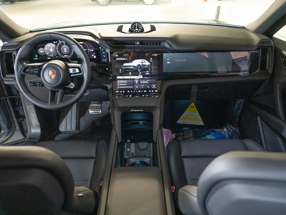 2026 Porsche 9Y0/9Y3 Cayenne Coupe - Image 20 of 23