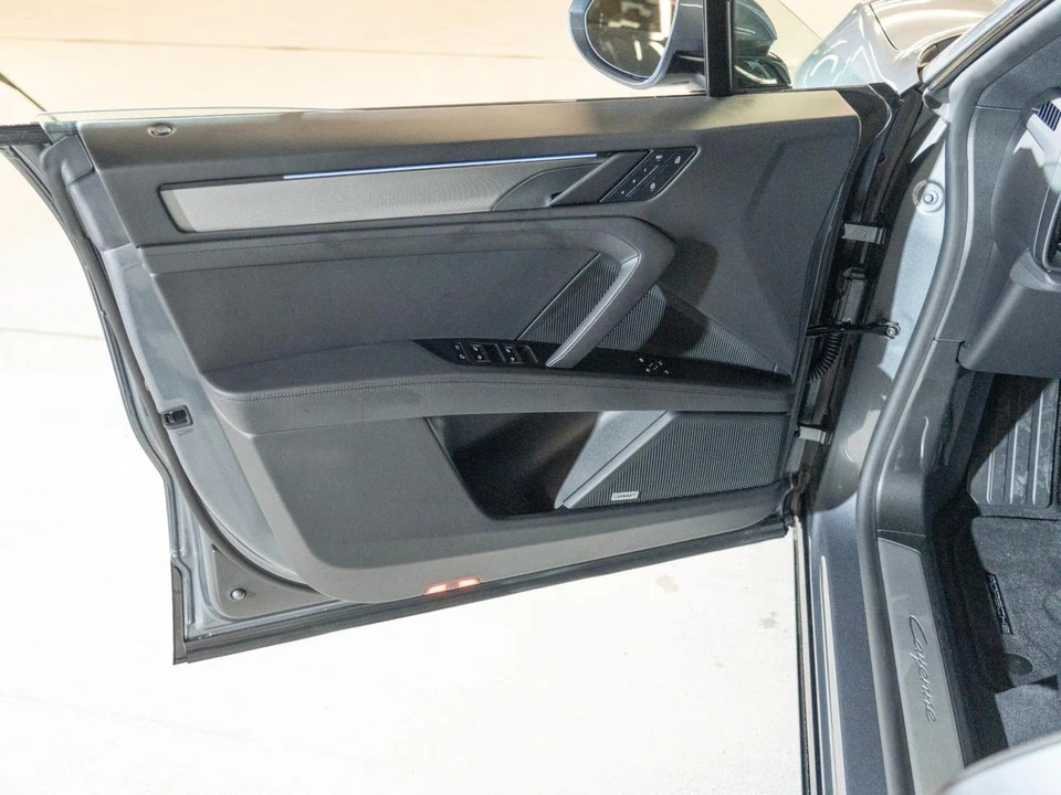 2026 Porsche 9Y0/9Y3 Cayenne Coupe - Image 13 of 23