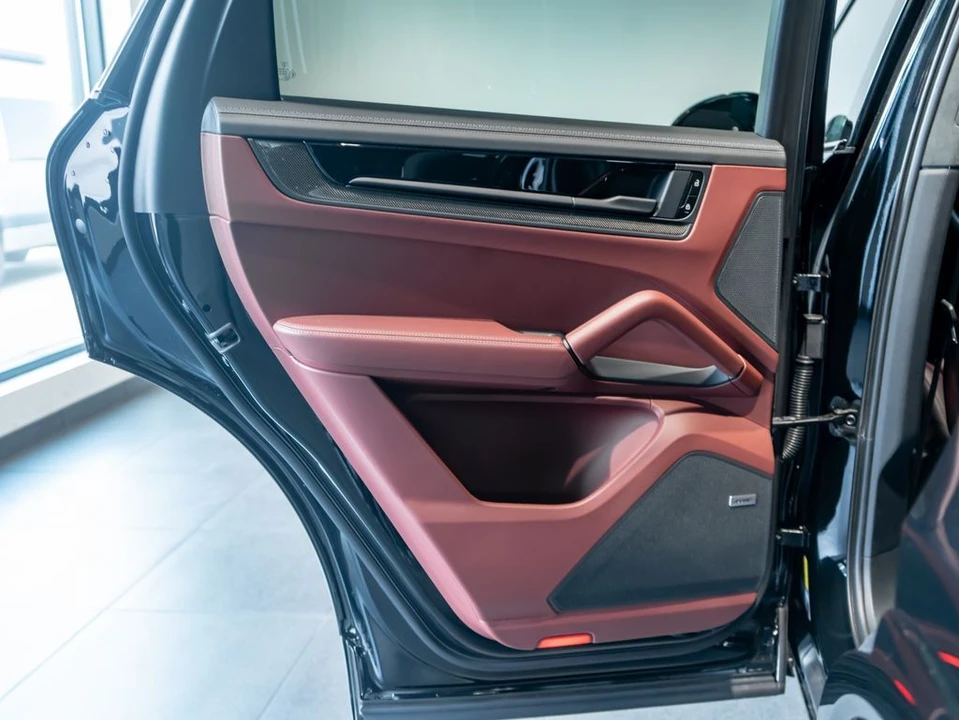 2026 Porsche 9Y0/9Y3 Cayenne Coupe - Image 23 of 31