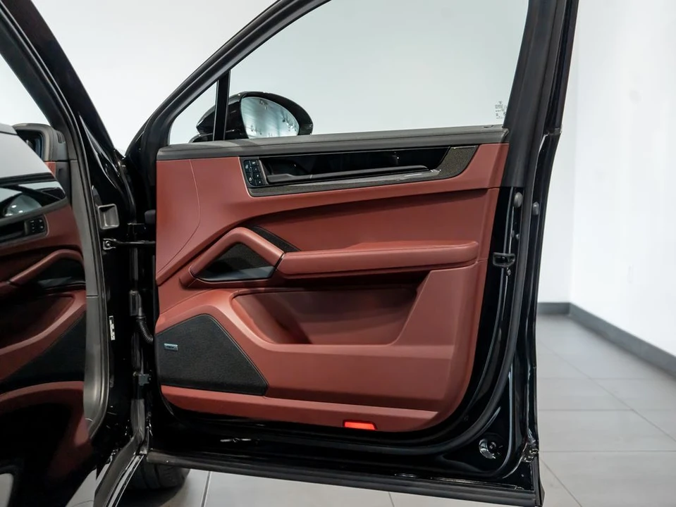 2026 Porsche 9Y0/9Y3 Cayenne Coupe - Image 28 of 31