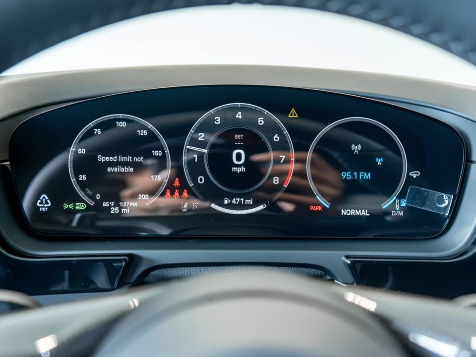 2026 Porsche 9Y0/9Y3 Cayenne Coupe - Image 18 of 31