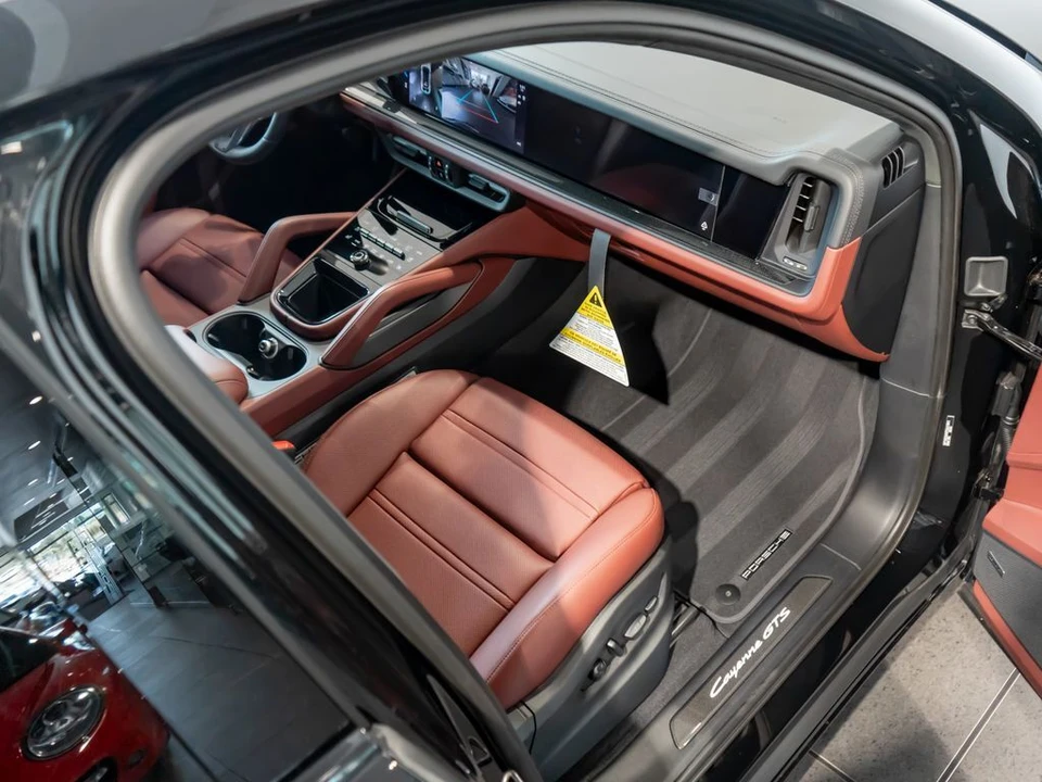 2026 Porsche 9Y0/9Y3 Cayenne Coupe - Image 29 of 31