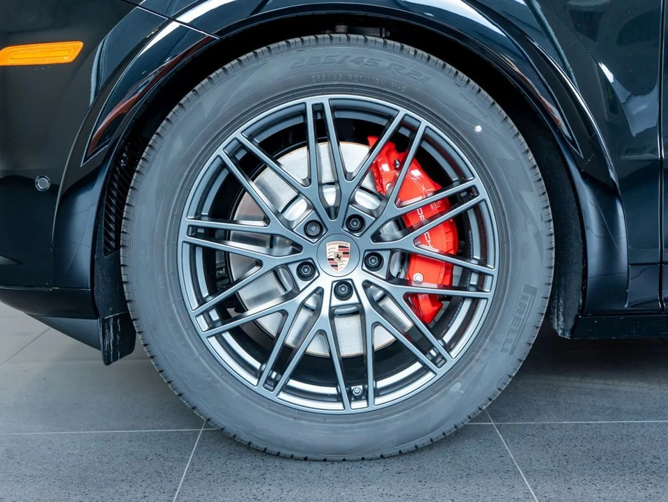 2026 Porsche 9Y0/9Y3 Cayenne Coupe - Image 12 of 31
