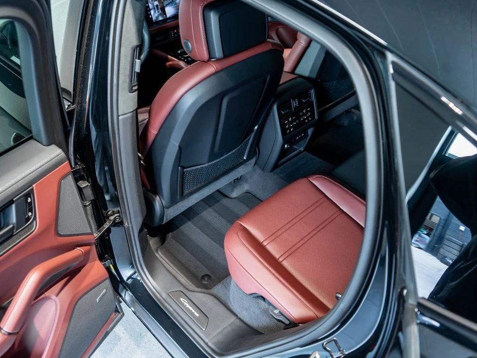 2026 Porsche 9Y0/9Y3 Cayenne Coupe - Image 24 of 31