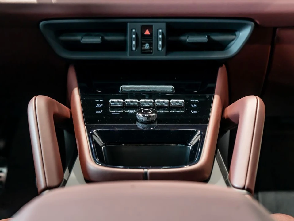 2026 Porsche 9Y0/9Y3 Cayenne Coupe - Image 22 of 31