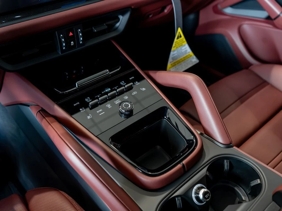 2026 Porsche 9Y0/9Y3 Cayenne Coupe - Image 21 of 31