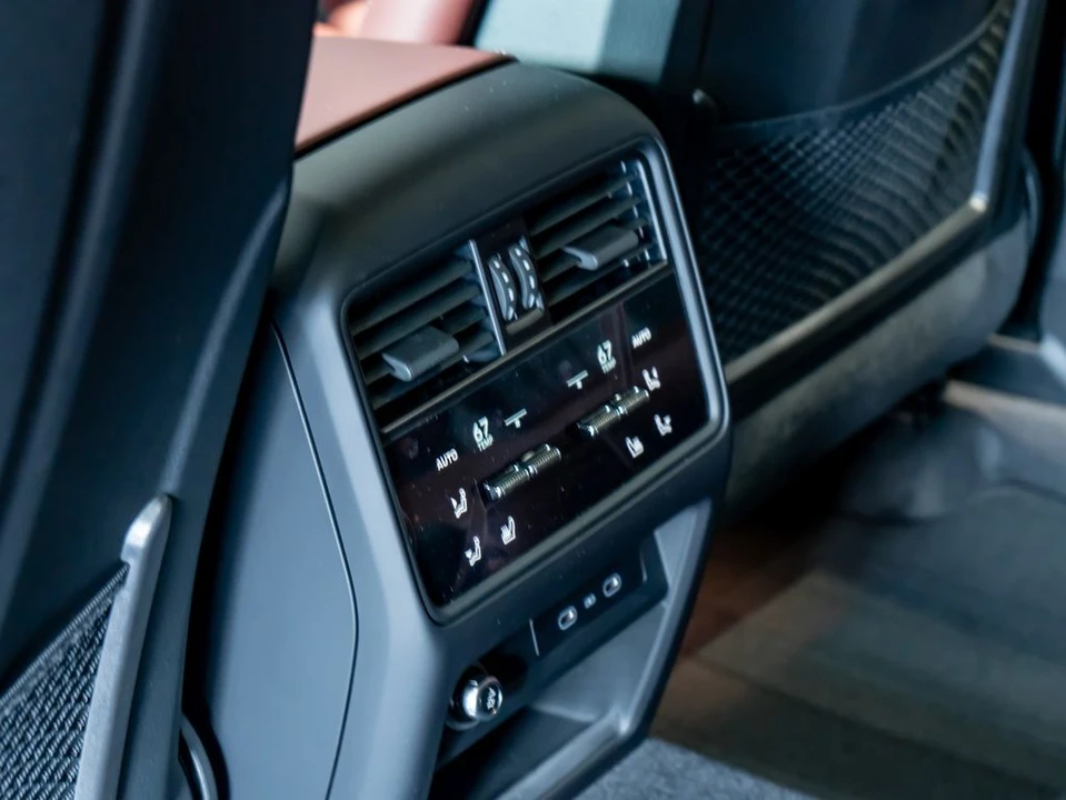 2026 Porsche 9Y0/9Y3 Cayenne Coupe - Image 27 of 31