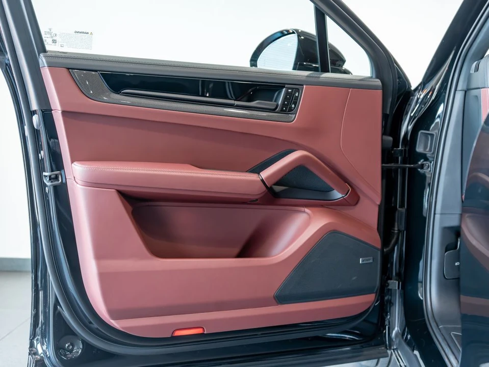 2026 Porsche 9Y0/9Y3 Cayenne Coupe - Image 13 of 31
