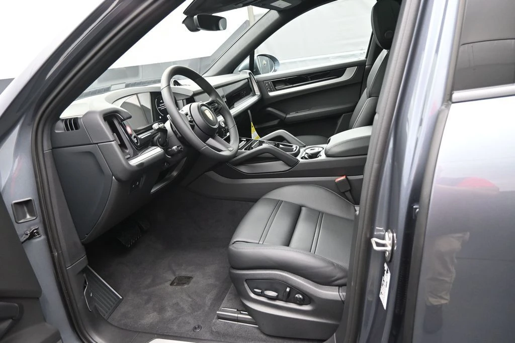 2026 Porsche 9Y0/9Y3 Cayenne - Image 4 of 31