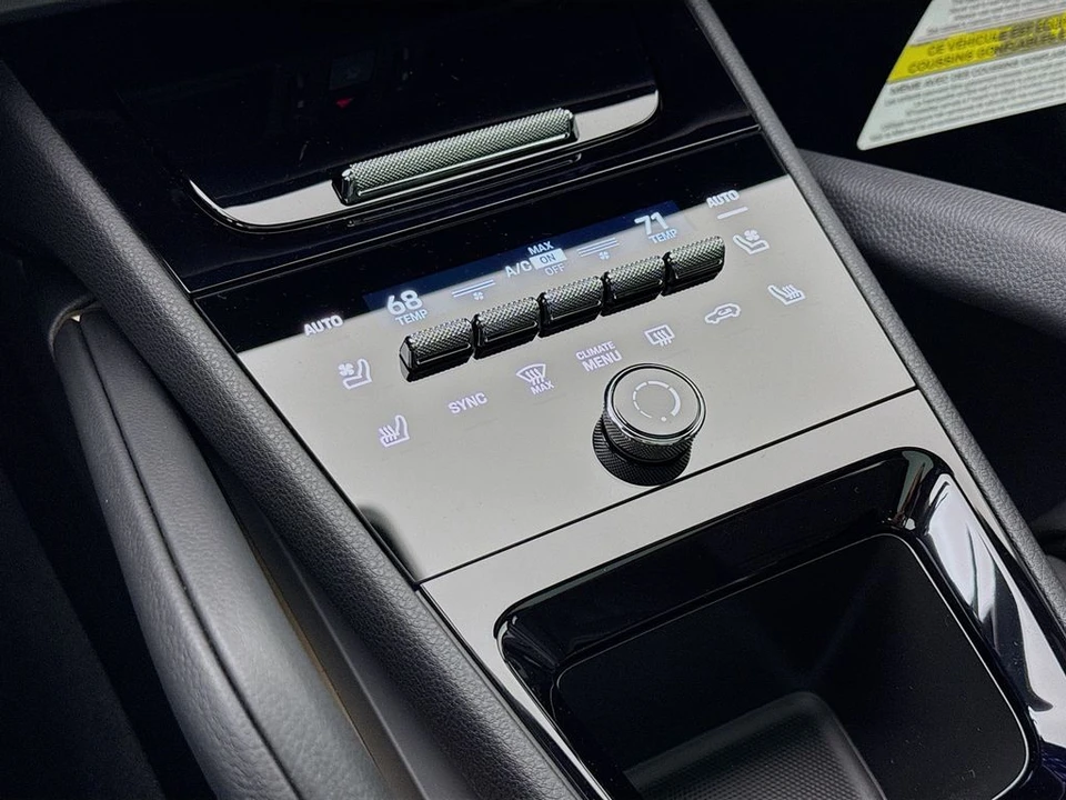2026 Porsche 9Y0/9Y3 Cayenne Coupe - Image 24 of 31