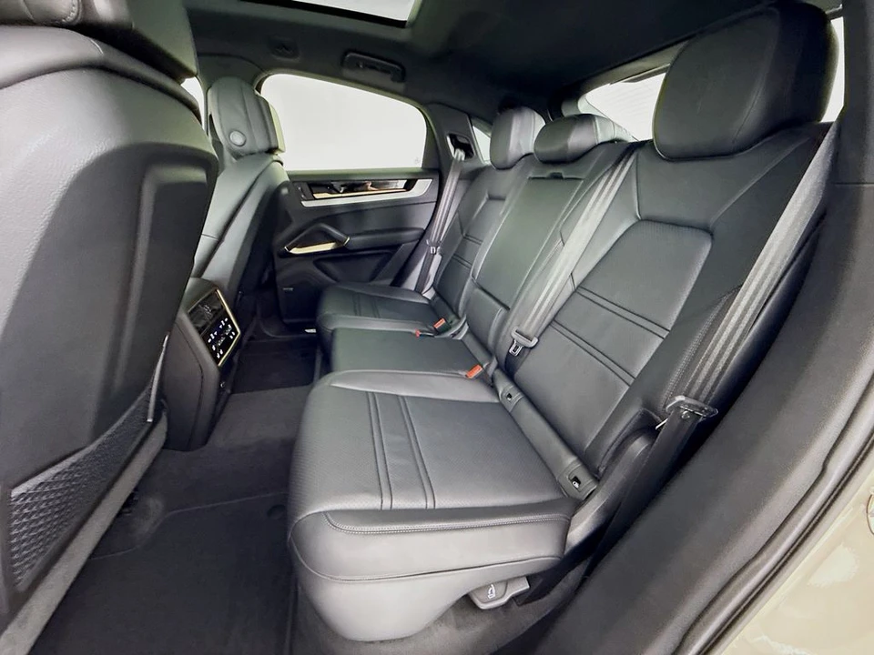 2026 Porsche 9Y0/9Y3 Cayenne Coupe - Image 26 of 31