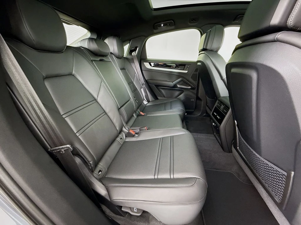 2026 Porsche 9Y0/9Y3 Cayenne Coupe - Image 31 of 31