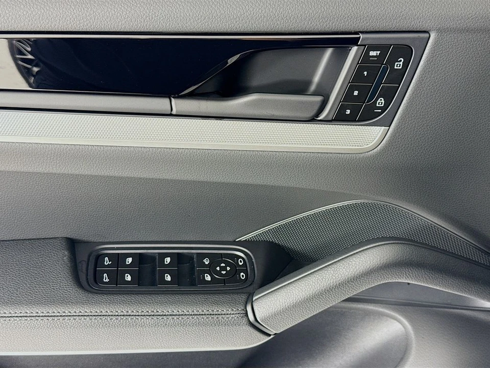 2026 Porsche 9Y0/9Y3 Cayenne Coupe - Image 11 of 31