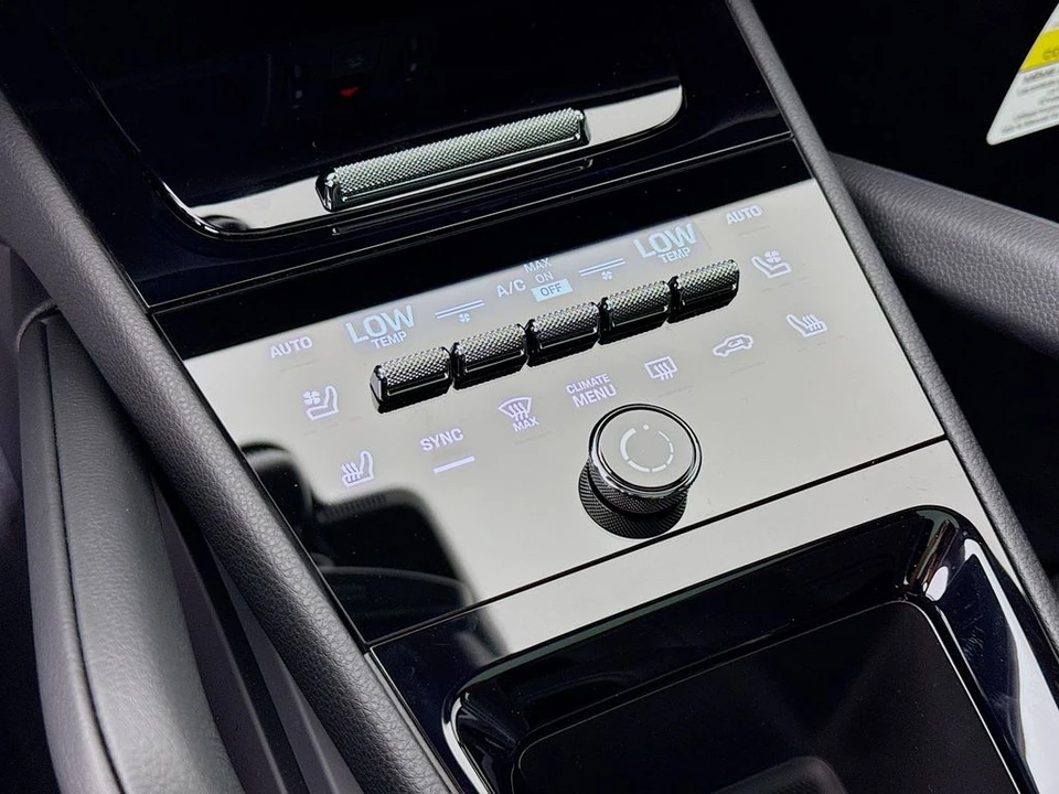 2026 Porsche 9Y0/9Y3 Cayenne Coupe - Image 24 of 31