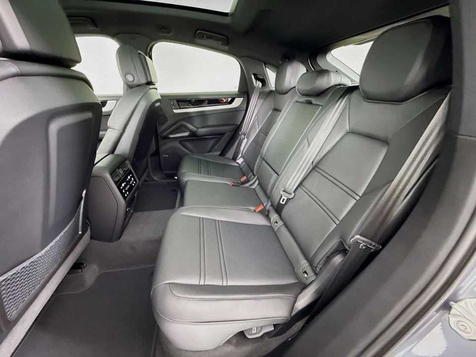 2026 Porsche 9Y0/9Y3 Cayenne Coupe - Image 26 of 31