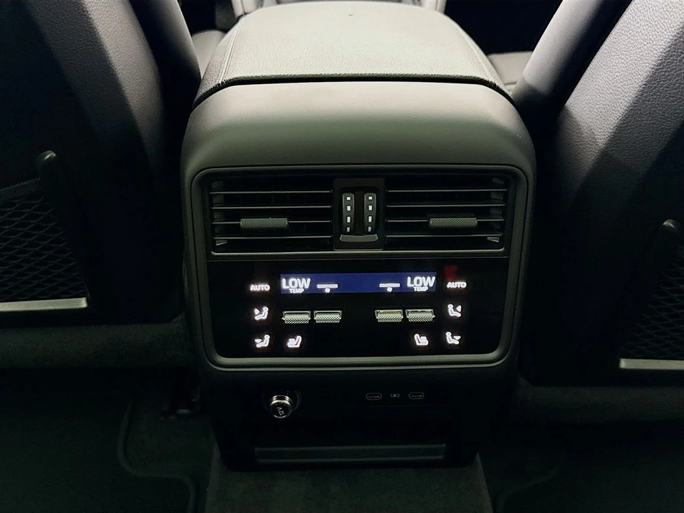 2026 Porsche 9Y0/9Y3 Cayenne Coupe - Image 29 of 31
