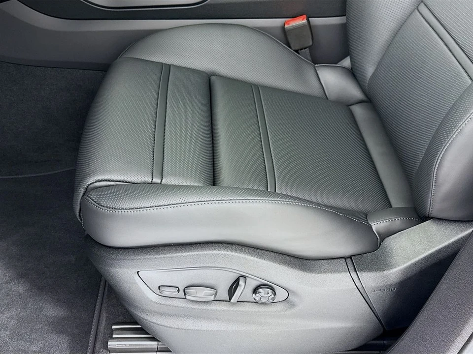 2026 Porsche 9Y0/9Y3 Cayenne Coupe - Image 14 of 31