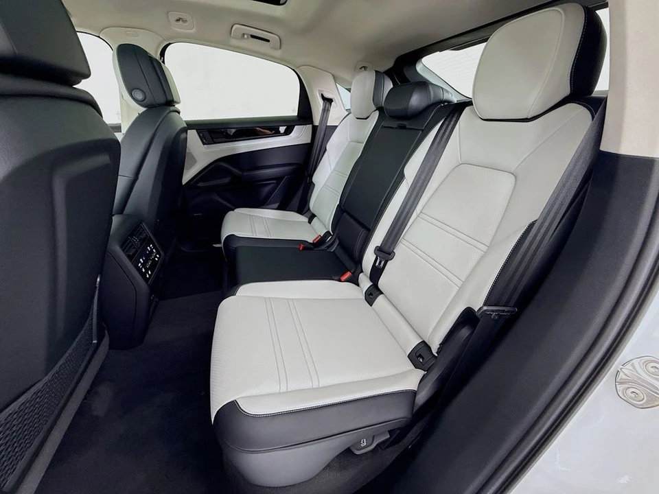 2026 Porsche 9Y0/9Y3 Cayenne Coupe - Image 26 of 31