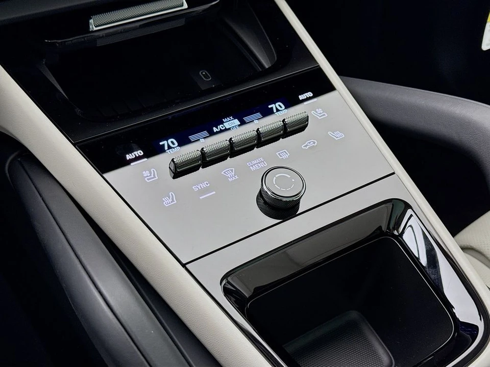 2026 Porsche 9Y0/9Y3 Cayenne Coupe - Image 24 of 31