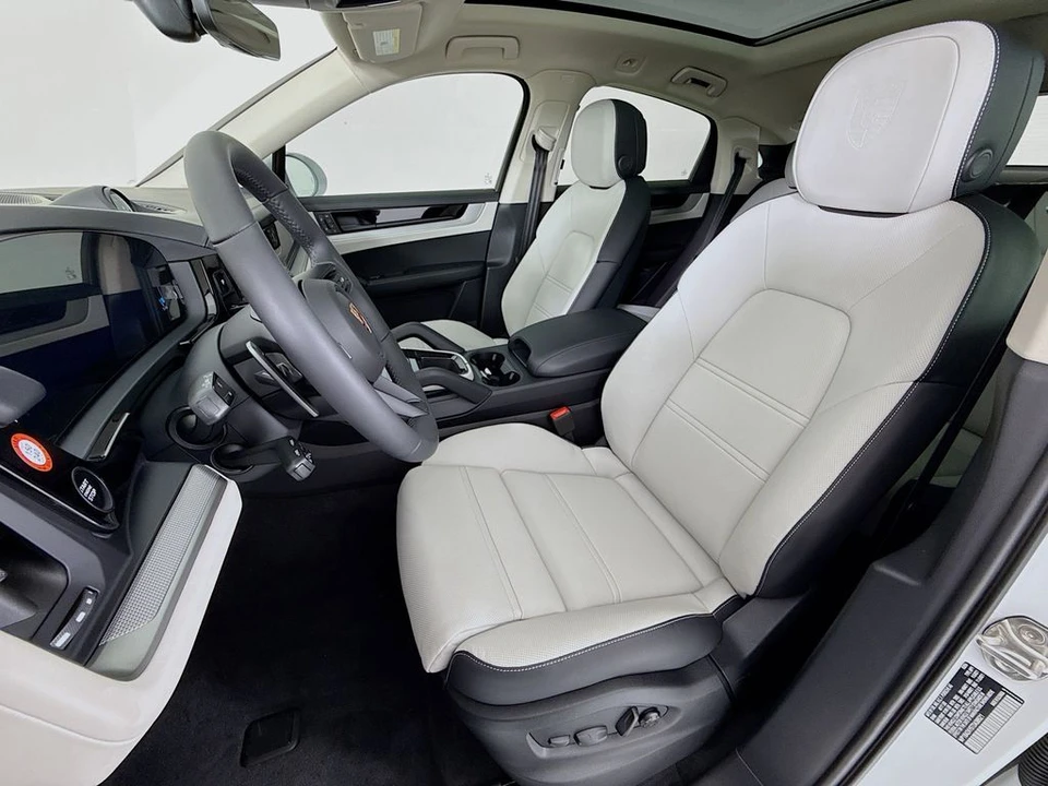 2026 Porsche 9Y0/9Y3 Cayenne Coupe - Image 5 of 31