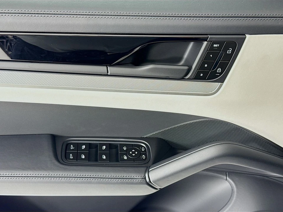 2026 Porsche 9Y0/9Y3 Cayenne Coupe - Image 11 of 31