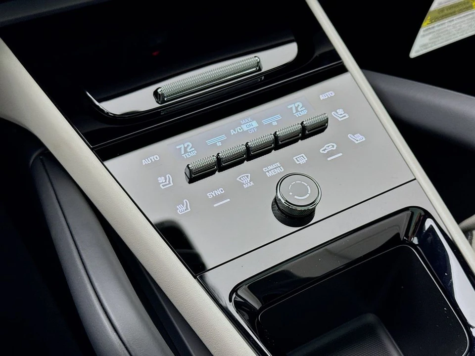 2026 Porsche 9Y0/9Y3 Cayenne Coupe - Image 24 of 31