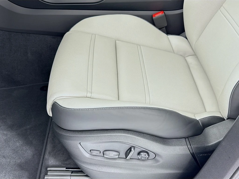 2026 Porsche 9Y0/9Y3 Cayenne Coupe - Image 14 of 31