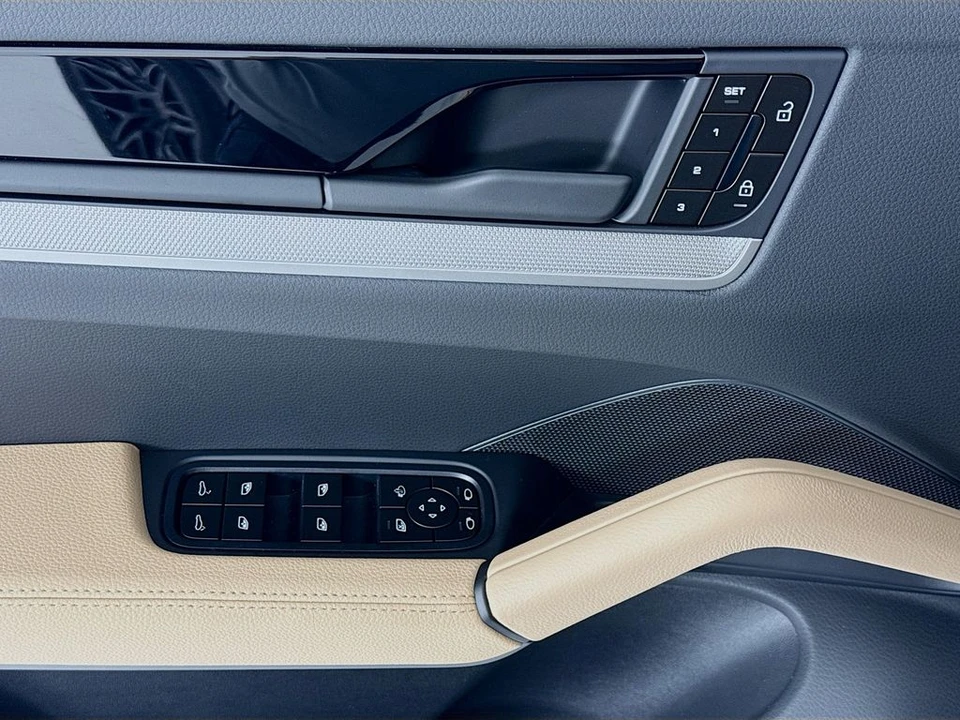 2026 Porsche 9Y0/9Y3 Cayenne Coupe - Image 11 of 31