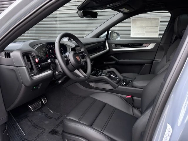 2026 Porsche 9Y0/9Y3 Cayenne Coupe - Image 4 of 31