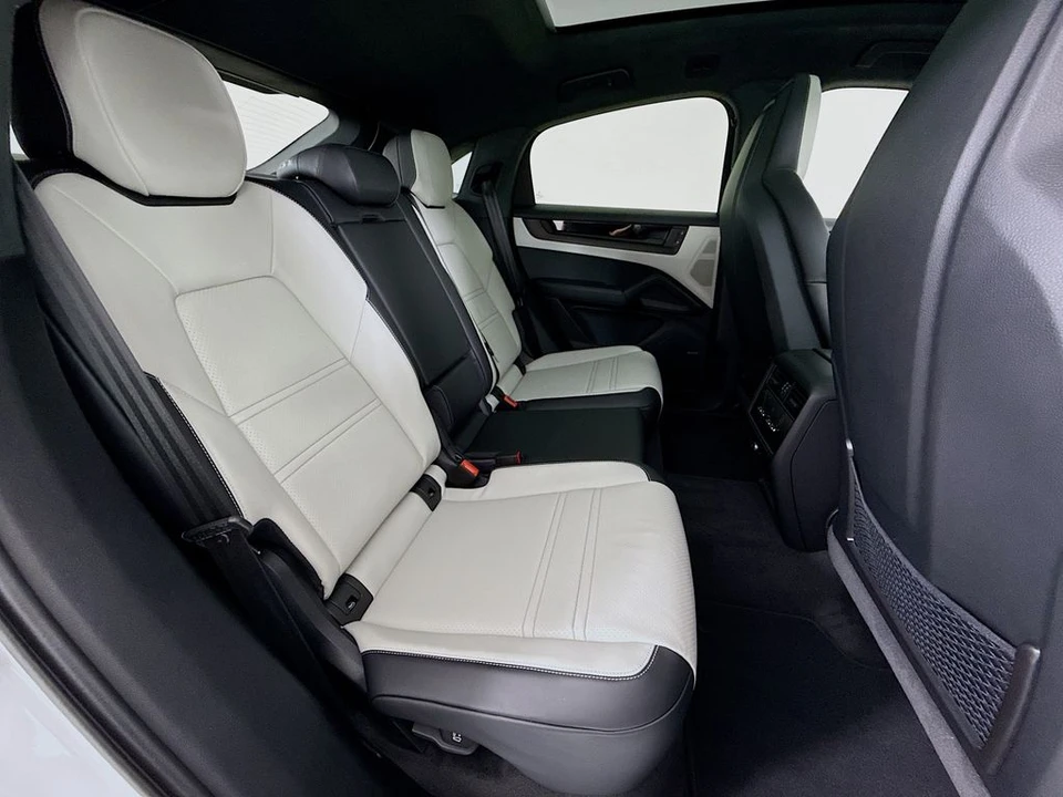 2026 Porsche 9Y0/9Y3 Cayenne Coupe - Image 30 of 31