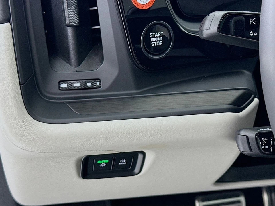 2026 Porsche 9Y0/9Y3 Cayenne Coupe - Image 15 of 31