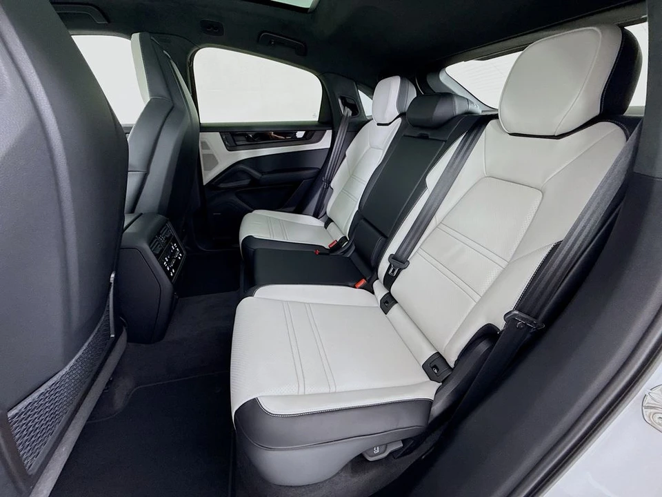 2026 Porsche 9Y0/9Y3 Cayenne Coupe - Image 25 of 31