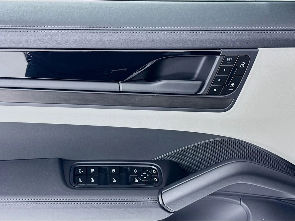 2026 Porsche 9Y0/9Y3 Cayenne Coupe - Image 11 of 31