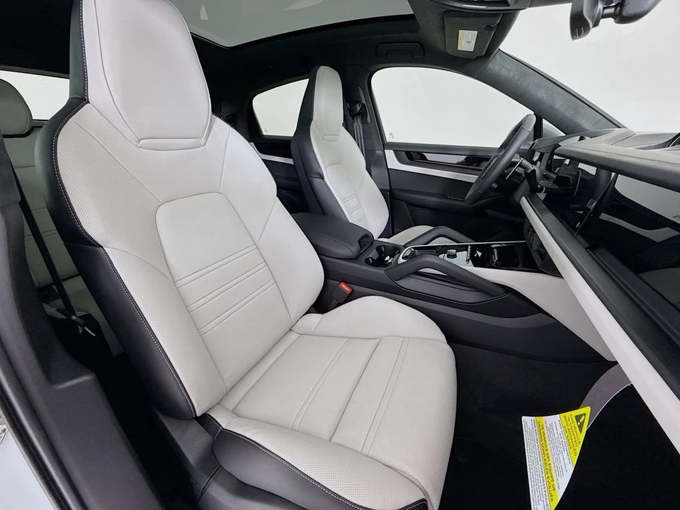 2026 Porsche 9Y0/9Y3 Cayenne Coupe - Image 31 of 31
