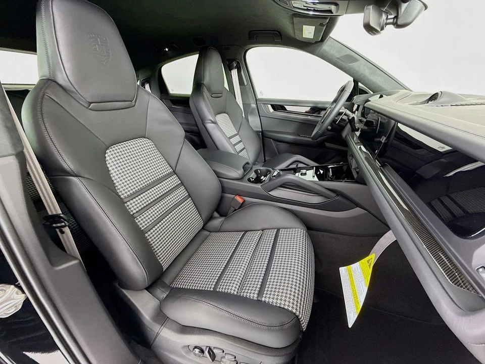 2026 Porsche 9Y0/9Y3 Cayenne Coupe - Image 29 of 31