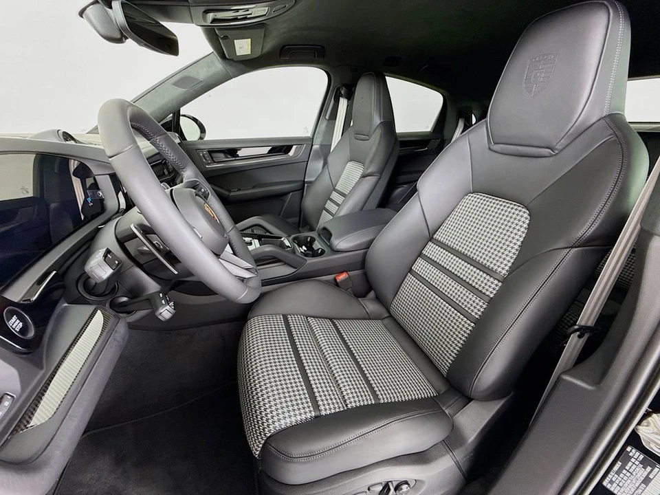 2026 Porsche 9Y0/9Y3 Cayenne Coupe - Image 5 of 31