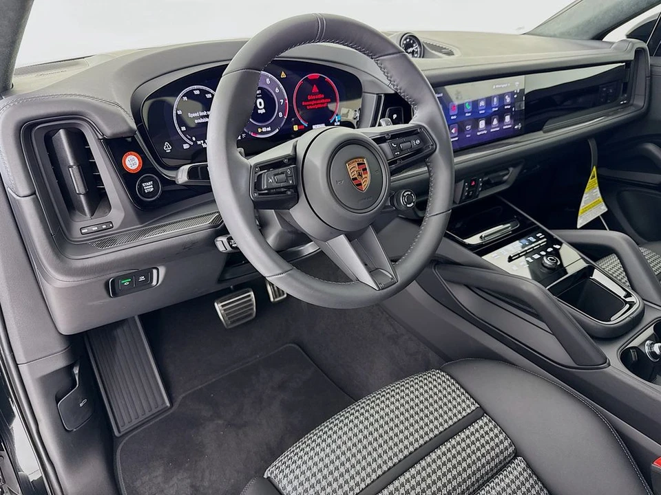 2026 Porsche 9Y0/9Y3 Cayenne Coupe - Image 4 of 31