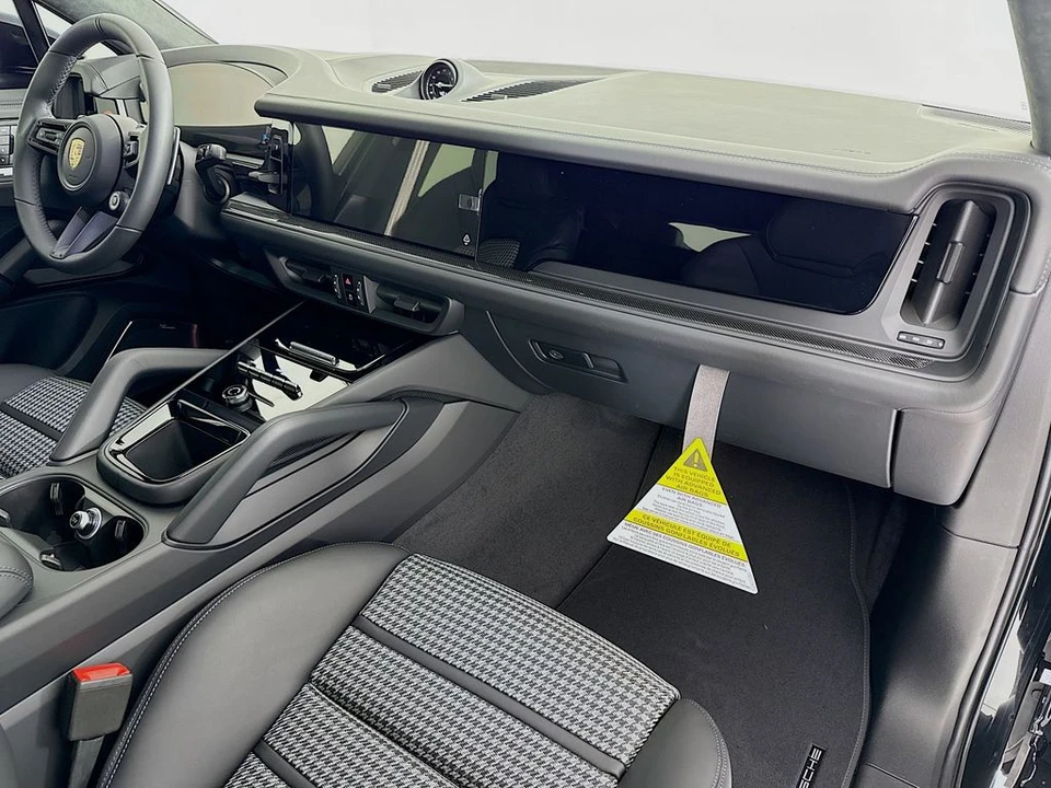 2026 Porsche 9Y0/9Y3 Cayenne Coupe - Image 30 of 31