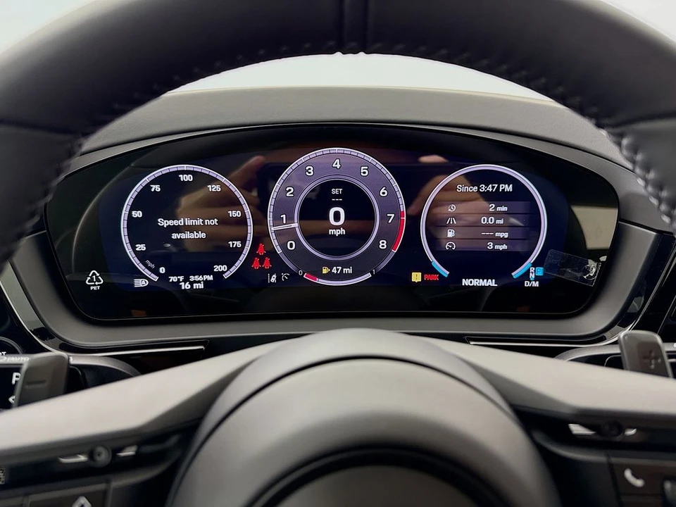 2026 Porsche 9Y0/9Y3 Cayenne Coupe - Image 16 of 31