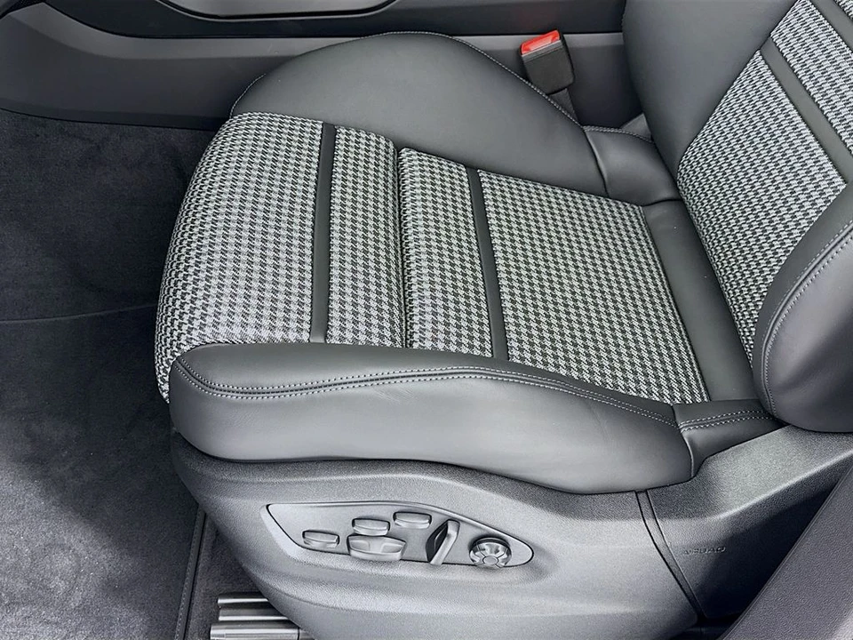 2026 Porsche 9Y0/9Y3 Cayenne Coupe - Image 13 of 31