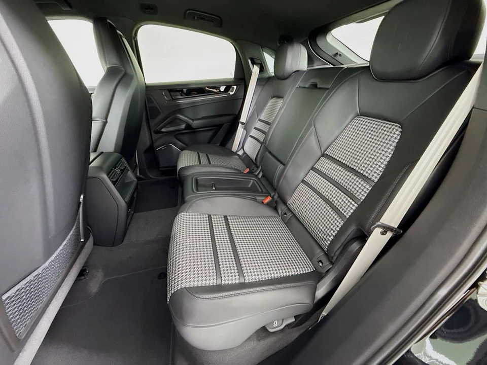 2026 Porsche 9Y0/9Y3 Cayenne Coupe - Image 23 of 31