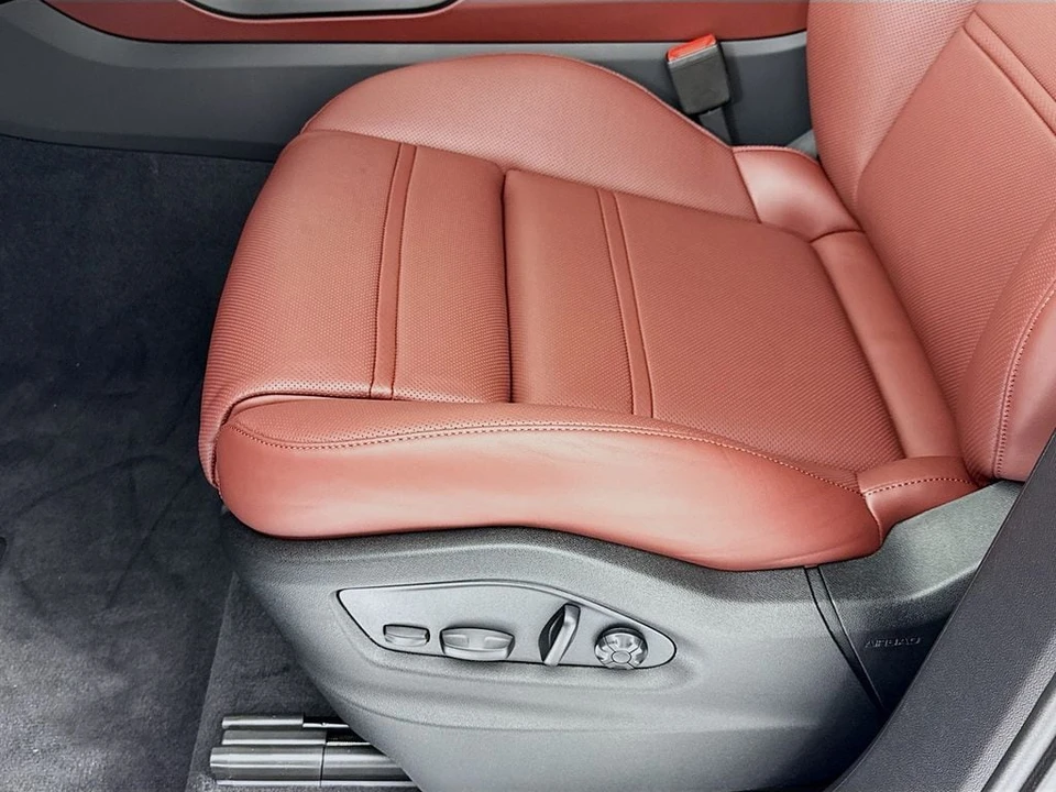 2026 Porsche 9Y0/9Y3 Cayenne Coupe - Image 13 of 31